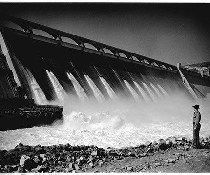1941: Grand Coulee Dam completed